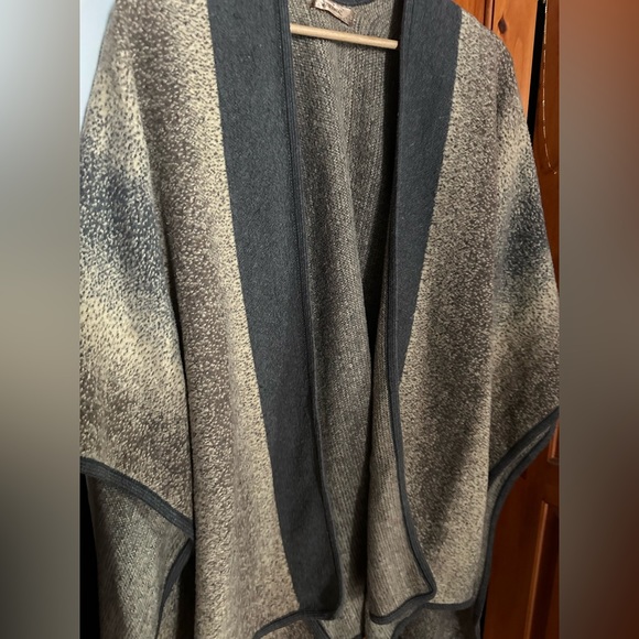 Janice OS Multicolor neutral poncho jacket - Picture 2 of 4